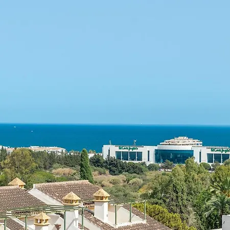Apartment Senorio De Aloha In Puerto Banus *